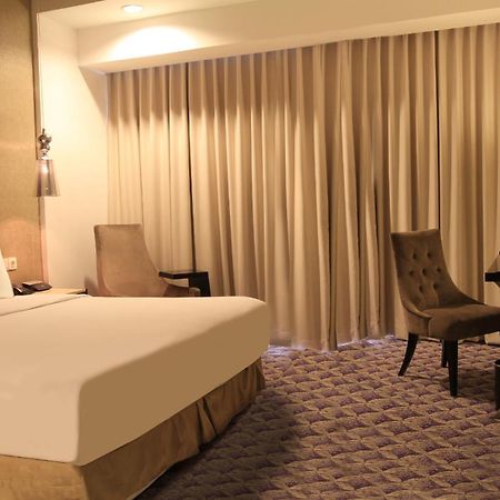 Aston Bellevue Radio Dalam Hotel Jakarta Exterior photo