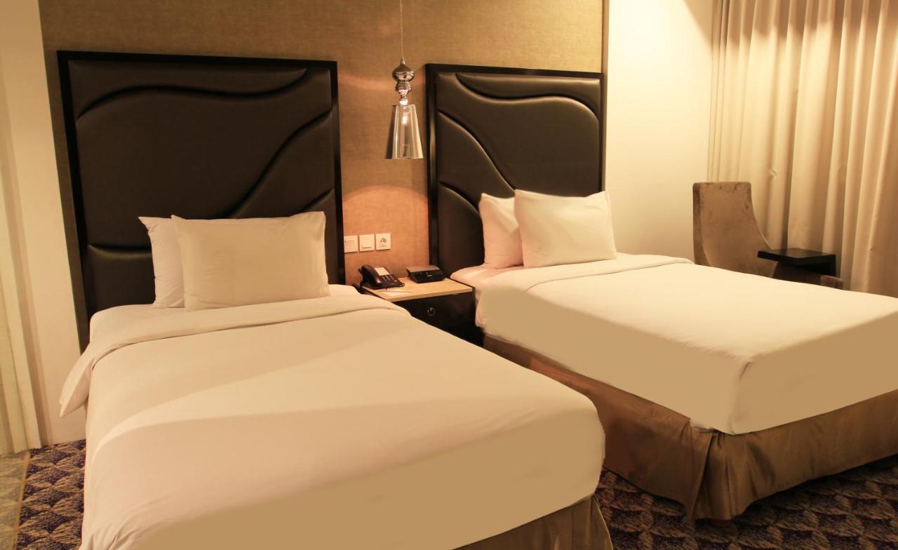 Aston Bellevue Radio Dalam Hotel Jakarta Exterior photo