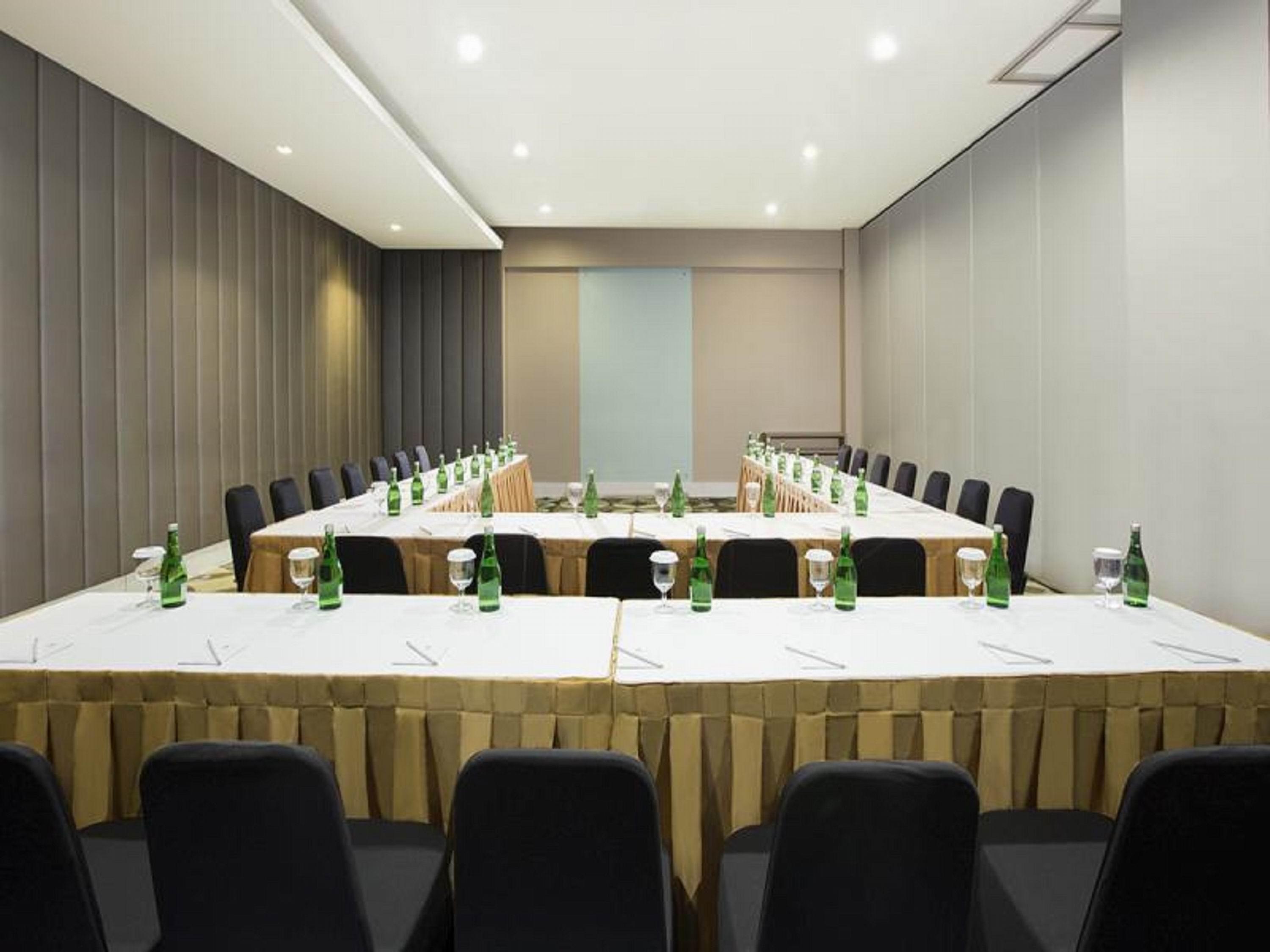 Aston Bellevue Radio Dalam Hotel Jakarta Exterior photo