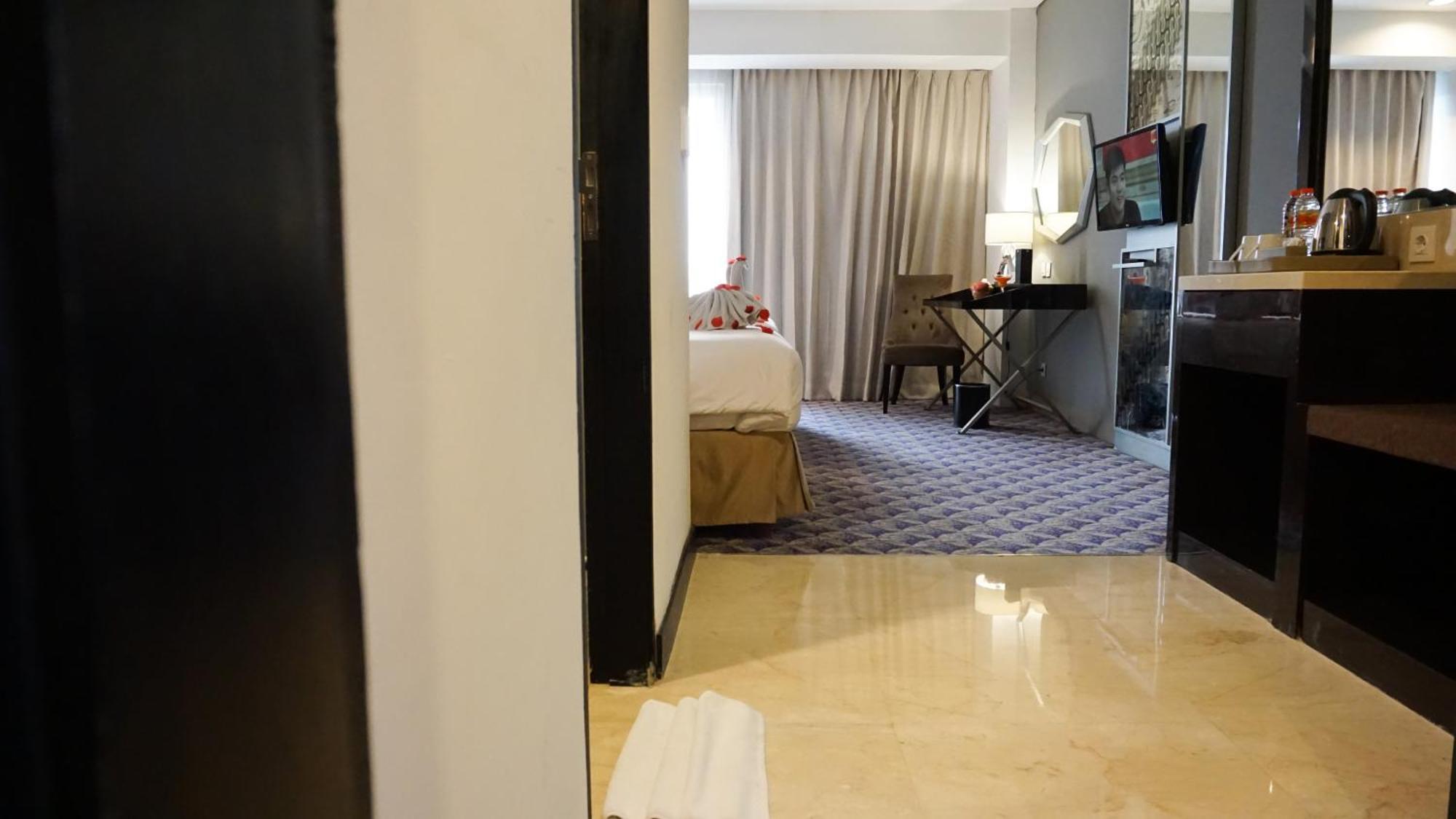 Aston Bellevue Radio Dalam Hotel Jakarta Exterior photo