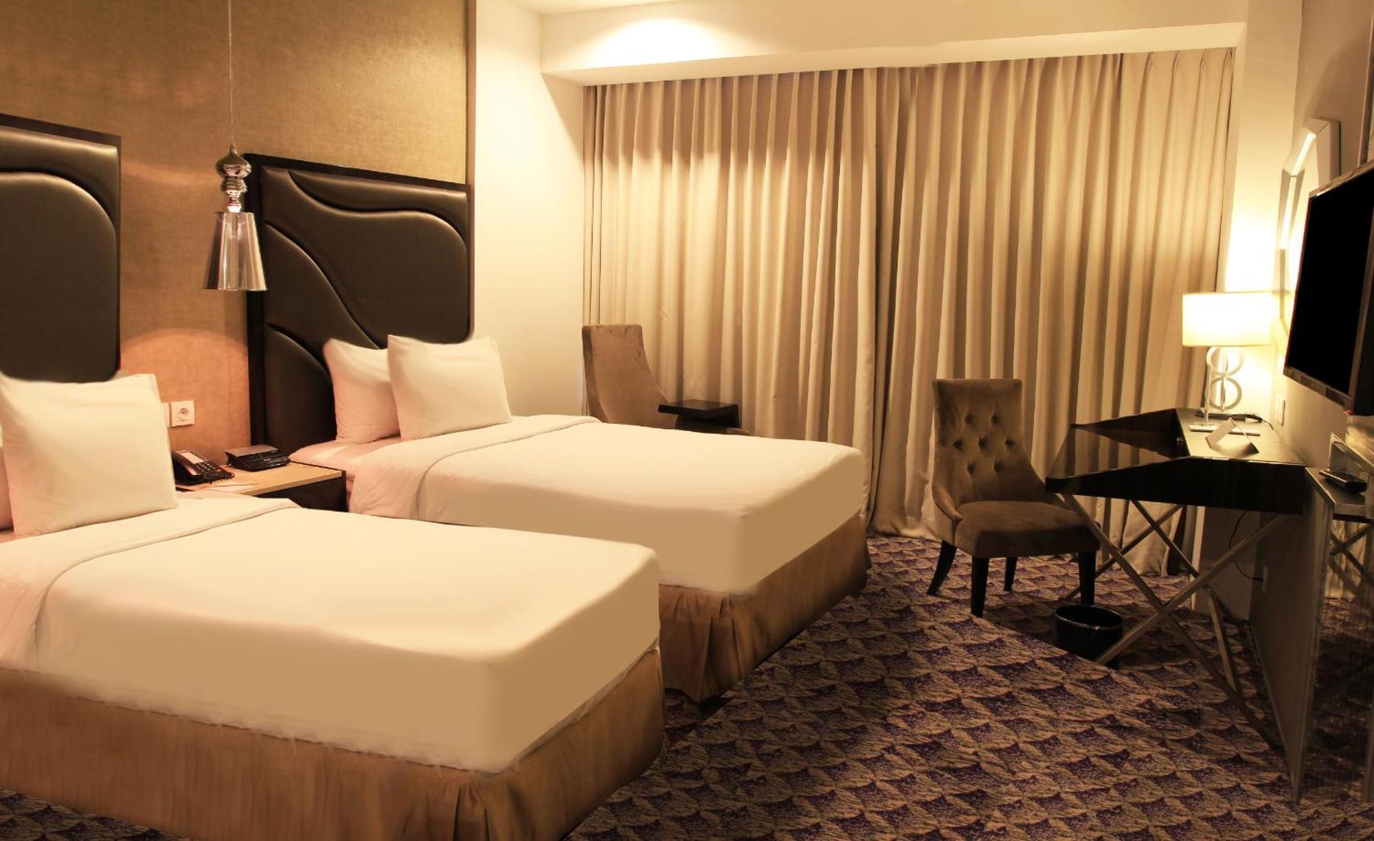 Aston Bellevue Radio Dalam Hotel Jakarta Exterior photo