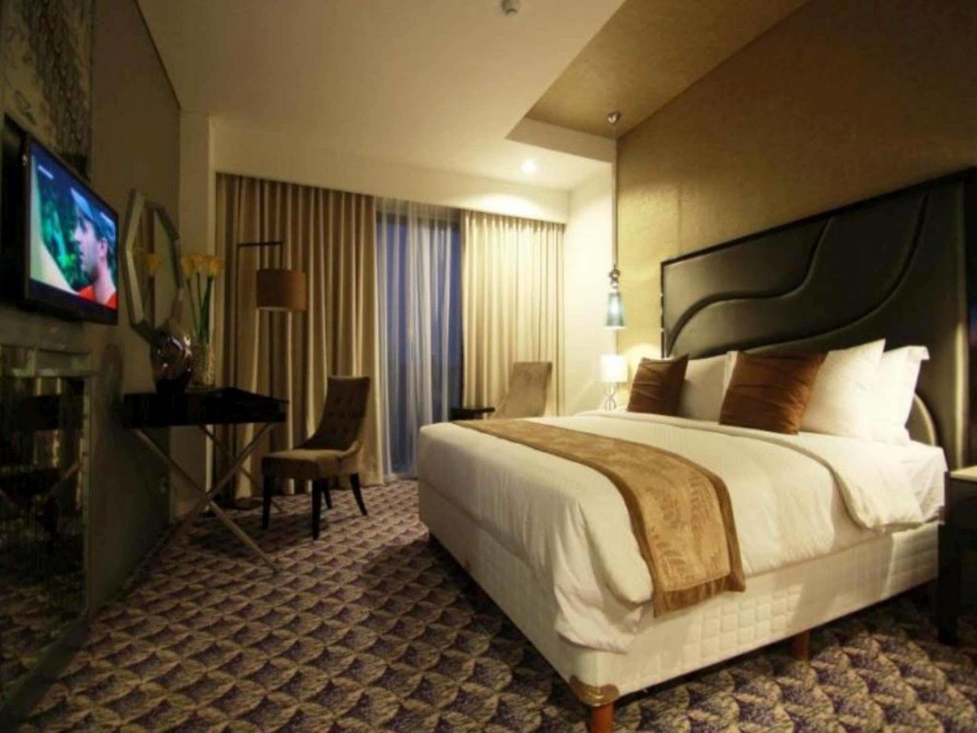 Aston Bellevue Radio Dalam Hotel Jakarta Exterior photo
